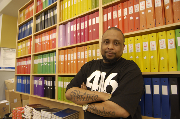 ￼Che Topsy, the supervisor of St James’s bookstore, felt helpless in the face of the trend of “free e-textbooks." Photo: Dora Liu/The Dialog