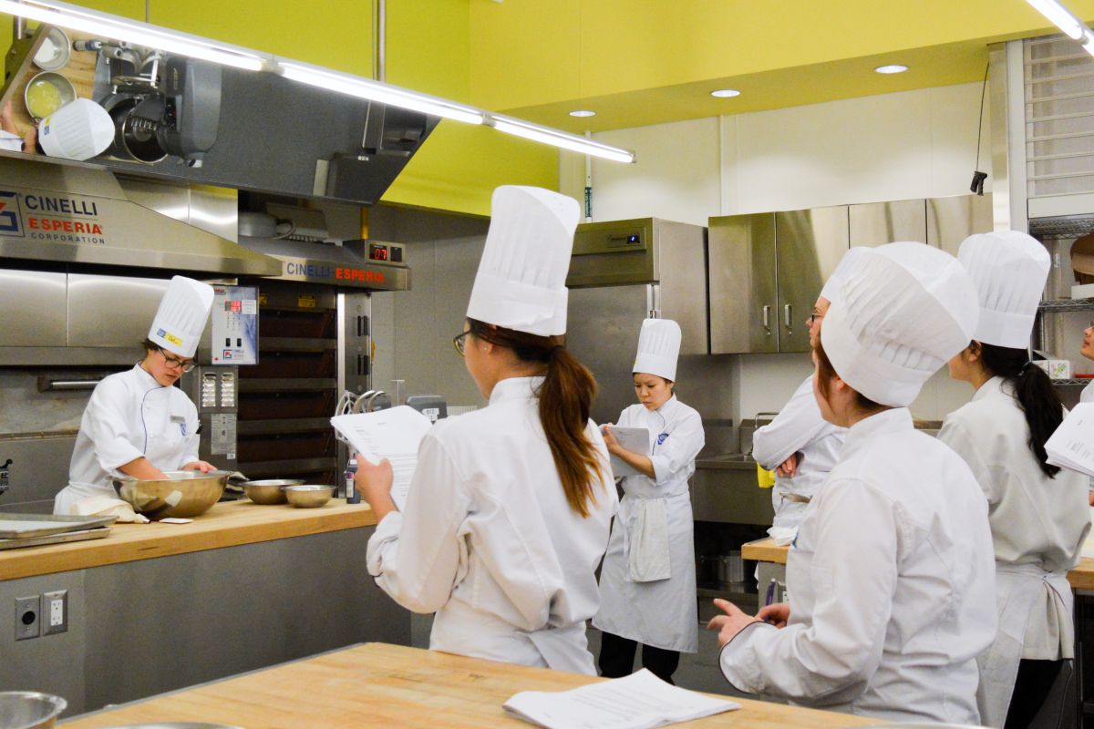 image of Sarah Fortunato in her miniature dessert class with her students