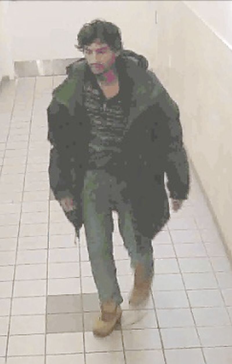 Toronto police are asking the public for help in identifying a suspect in a robbery on Mutual Street south of Gerrard St. East on Oct. 6, 2015 where a 51-year-old man was assaulted and robbed of his cell phone.