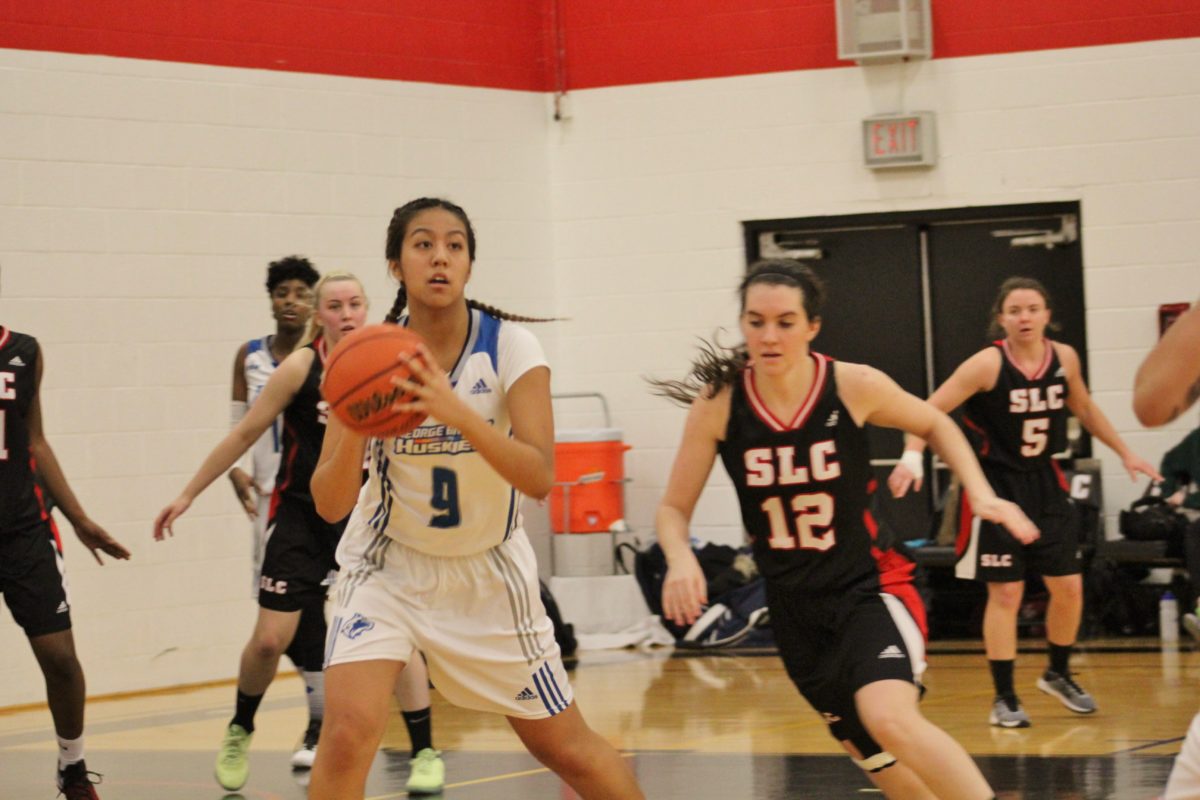 Huskies fall to Vikings